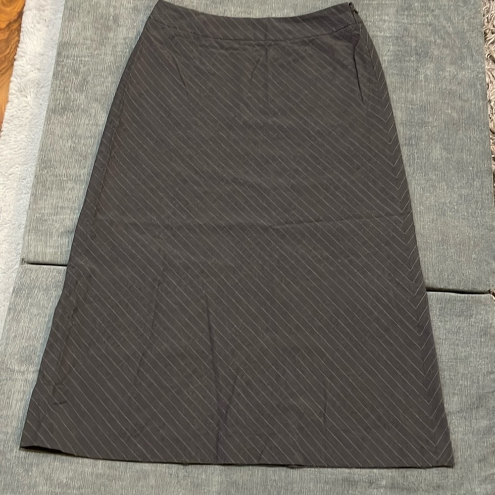 Covington gray pinstripe long a line skirt polyester/rayon/spandex Sz 12 24-151